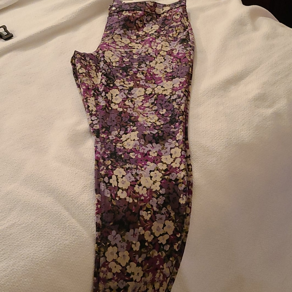 HUE Leggings NWT XL Floral